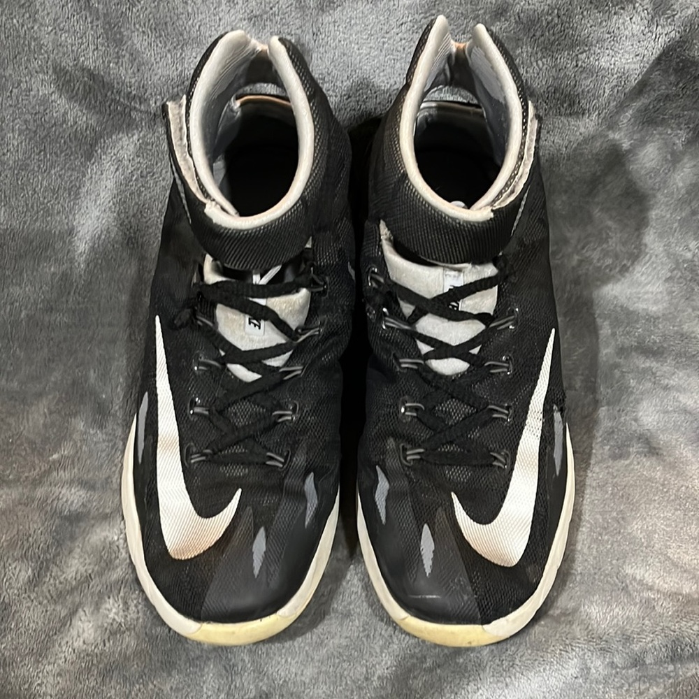 Nike Zoom Hyperrev Mens Sz 10.5 Blk/Silver #630913-003 (Beaters)